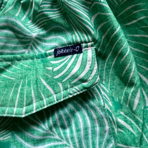 Johnnie-O swim shorts- green leaf design- size men’s large elastic in back. - Picture 2 of 7